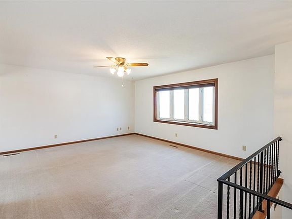 2nd image of 313 Lynne Dr