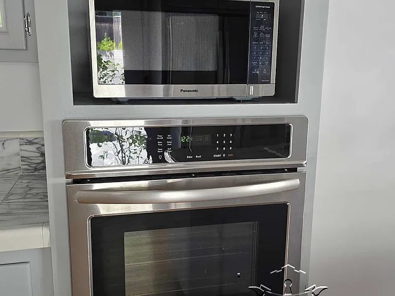 210 N Auburn St — Photo 21