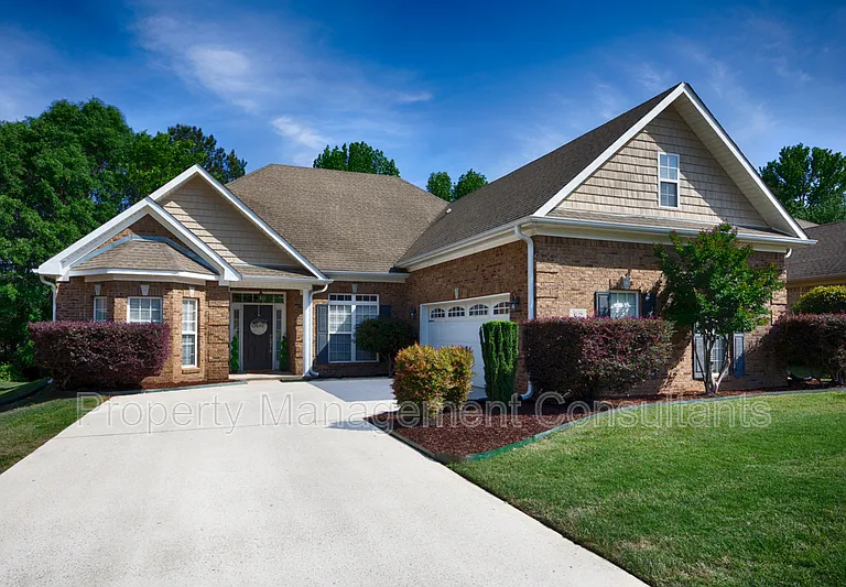 108 Blackwood Dr NW — Photo 3