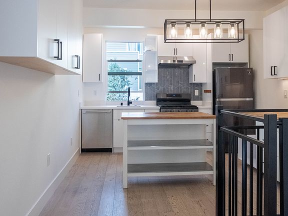 5th image of 635 A South Van Ness Ave