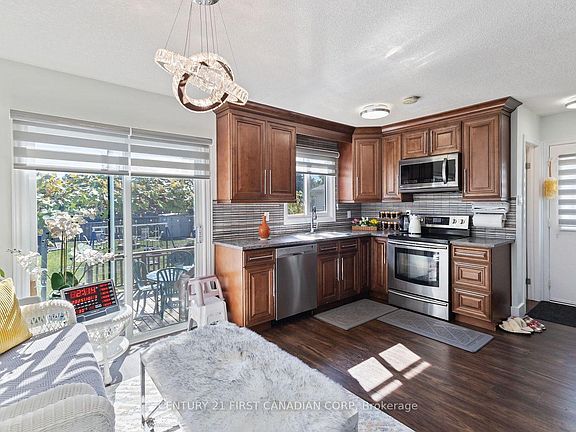 4th image of 172 Golfdale Cres
