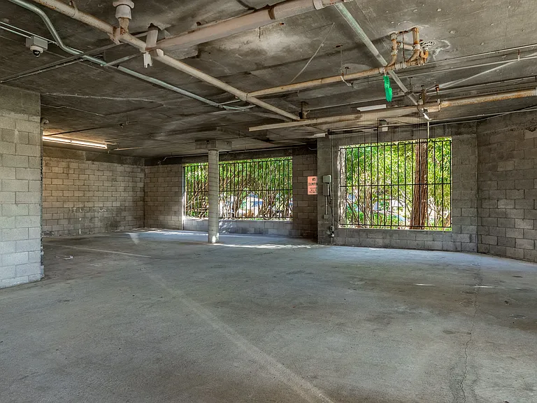 Deer Park Apartments - 95-99 Professional Center Pkwy — Photo 8