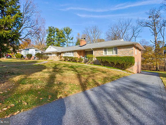 4th image of 2909 Montclair Dr