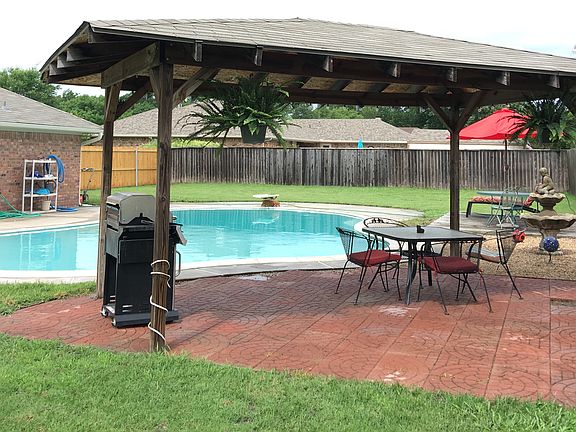 3rd image of 900 Westgate Dr
