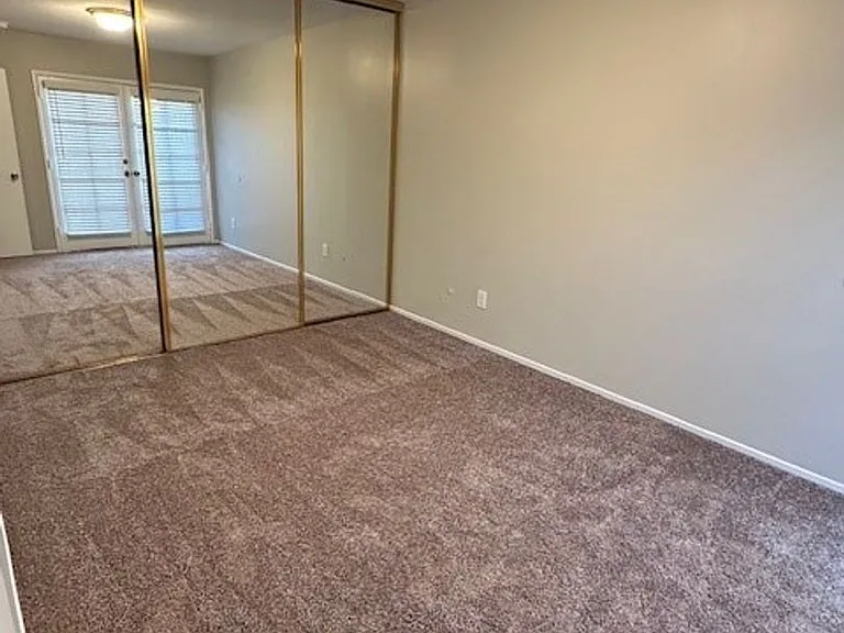 415 W Rosewood Ave — Photo 9