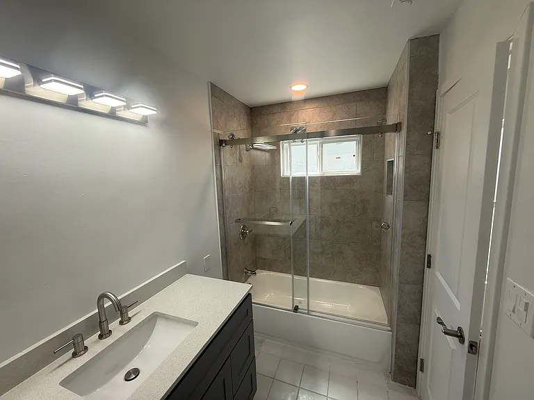 11247 Dalwood Ave — Photo 7