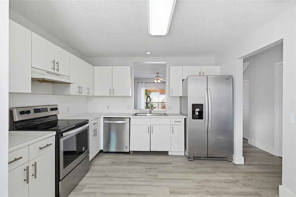 2381 NE 14th Street Causeway #206, photo 7