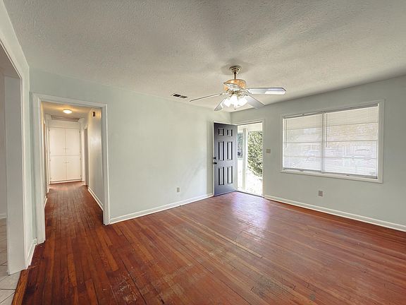 3rd image of 110 Woodside Dr