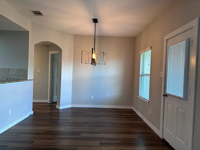 1404 Pampa Grass Dr — Photo 7
