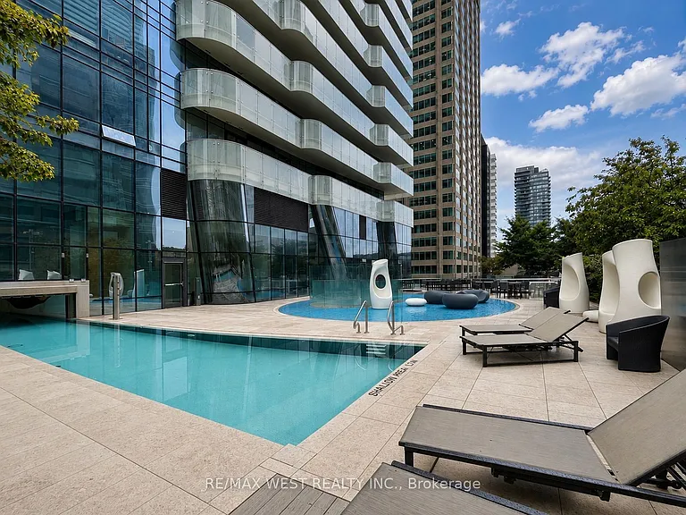 1 Bloor St E #1007 — Photo 19