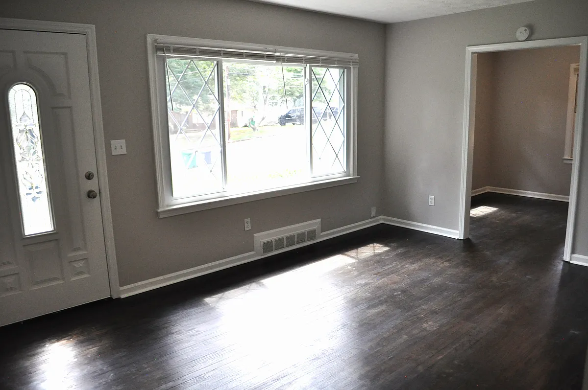 Building Photo - 2113 Seavey Dr