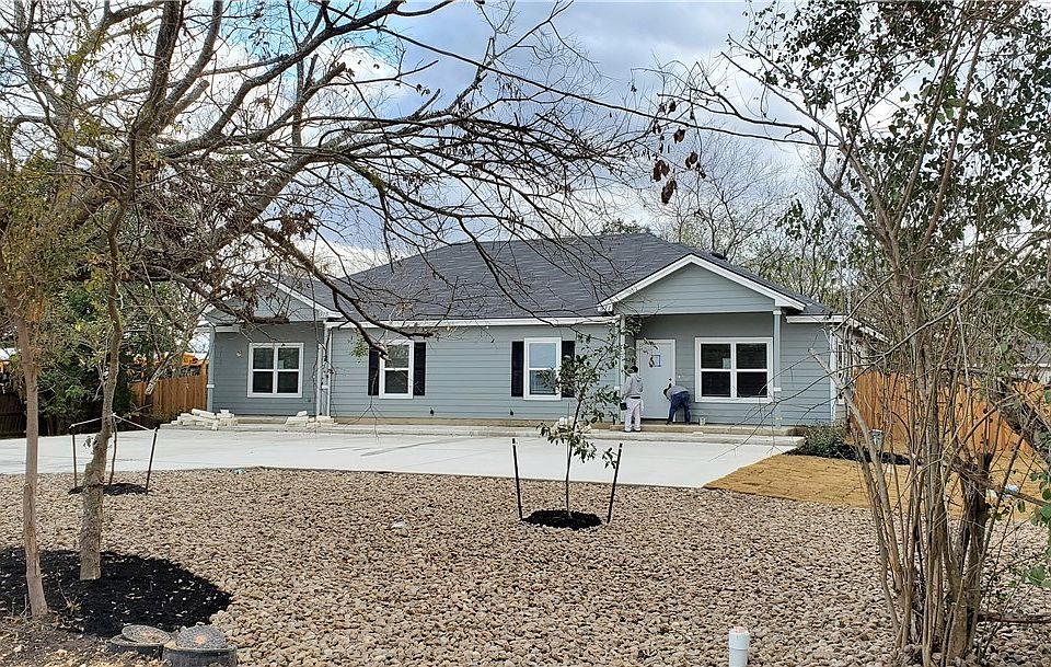 1st image of 901 E Seidemann St #2