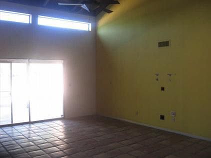 5th image of 925 E Campina Ln