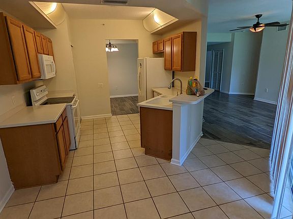 2nd image of 2069 Carriage Ln