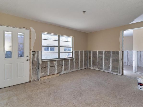 saint-petersburg-florida-81389989 picture