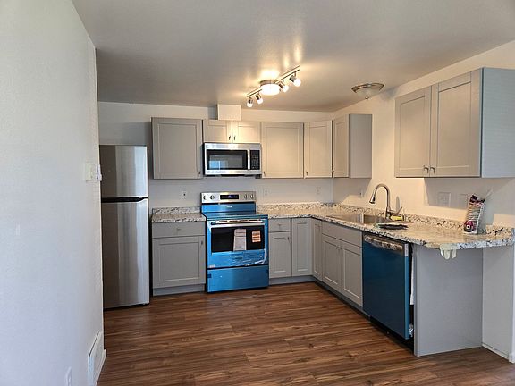 5th image of 907 W 1st St #6974C7601