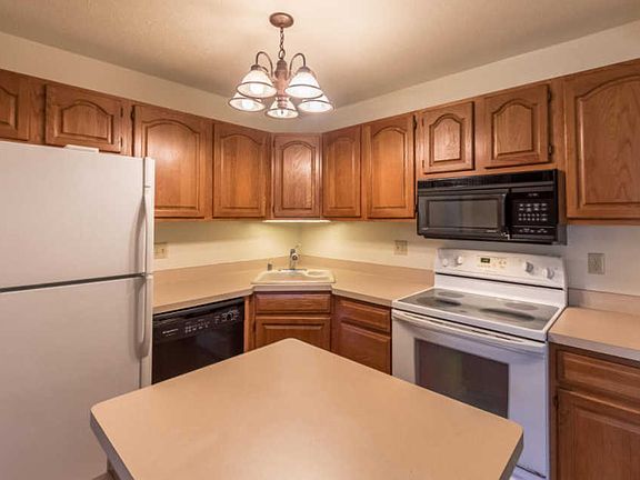 3rd image of 928 Wisconsin Ave APT 106