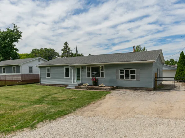 108 E 5th St, Coal Valley, IL 61240