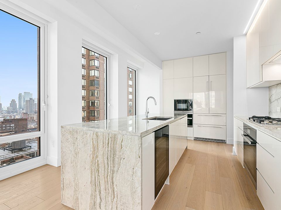 1st image of 15 W 61st St #19A