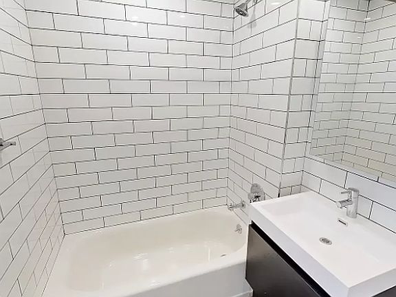 4th image of 814 Amsterdam Ave APT 13M