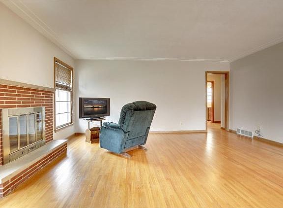 3rd image of 6329 Harriet Ave