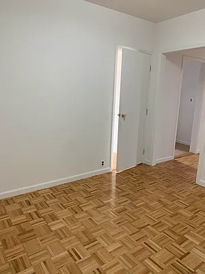 Rented by M.Grossman R.E. Management | media 30