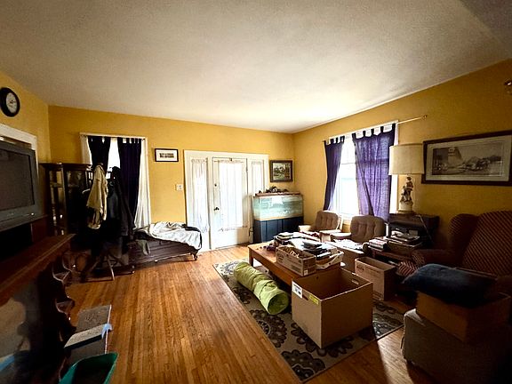 5th image of 219 W Erie St