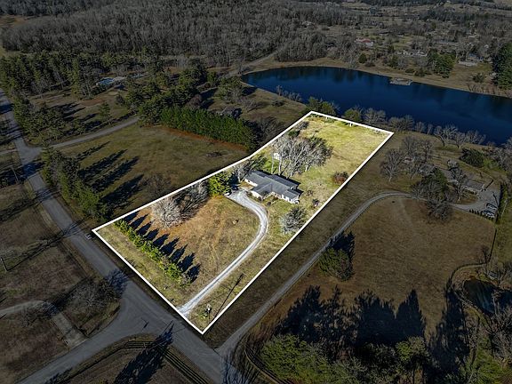 2nd image of 1020 Bunker Hill Dr