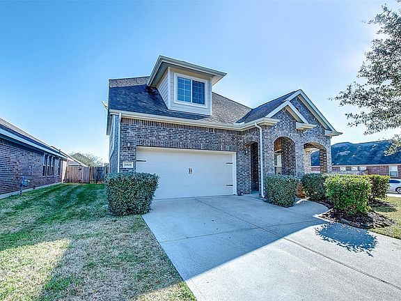 3rd image of 6806 Hunters Creek Ln