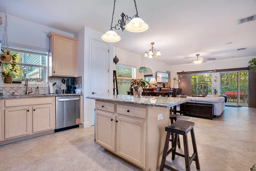 3 bed, 2.5 bath, 1796 sqft, $3,150 — Photo 3