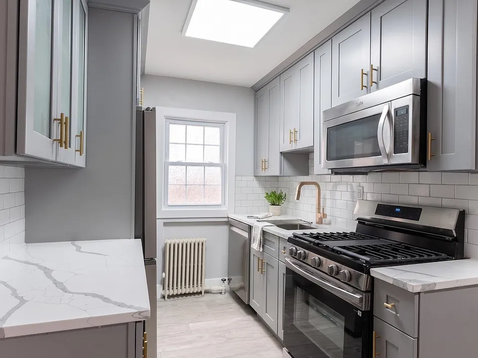 32 Kelly Pkwy #1
