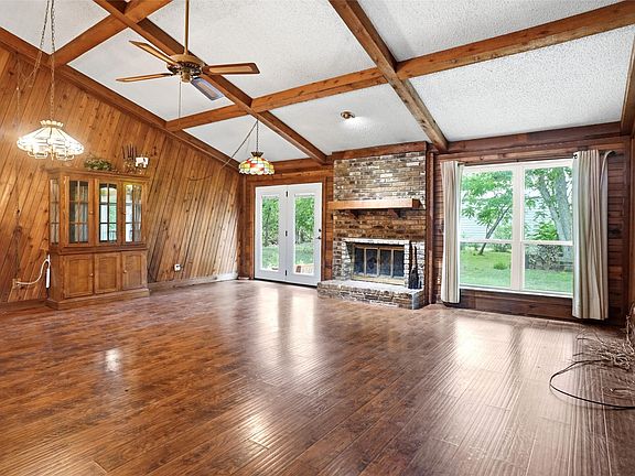 4th image of 35 Hickory Hills Blvd