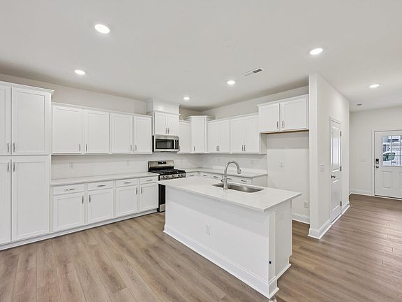 3rd image of 937 Kensley Grove Ln