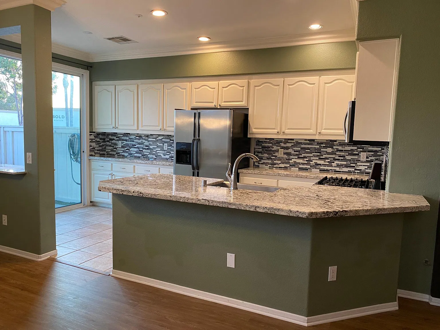 3 bed, 2.5 bath, 1300 sqft, $5,800 — Photo 3