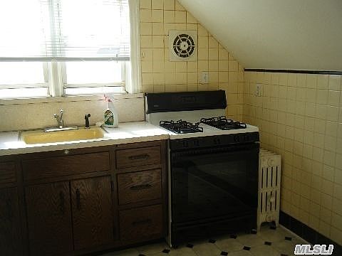 2nd image of 15707 10th Ave