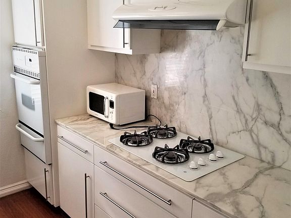 2nd image of 156 S Oak Knoll Ave APT 209