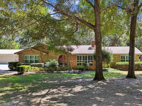 6341 Forest Dr, Milton, FL 32570