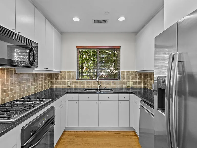 420 Queens Rd #7 — Photo 35
