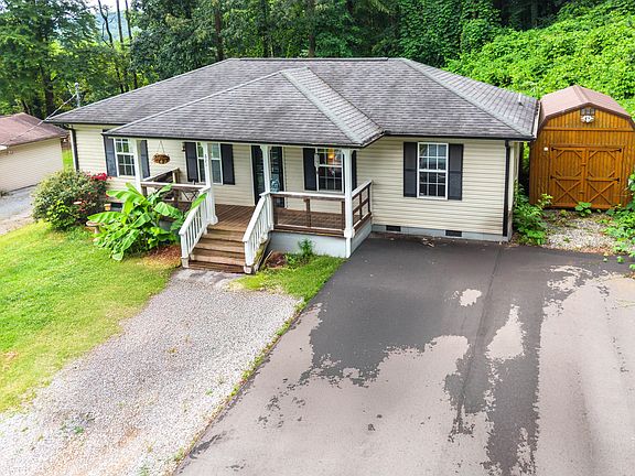 5th image of 621 Latham Ave