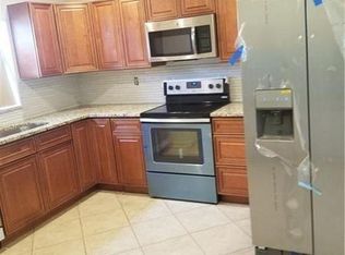 8200 SW 10th St, North Lauderdale, FL 33068
