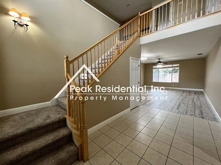 1933 Tyndrum Ln — Photo 3