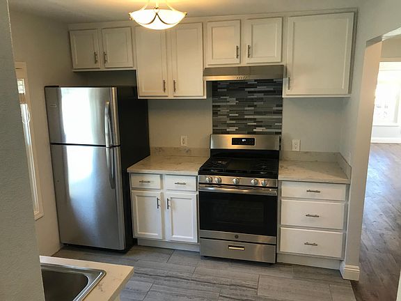 3rd image of 2620 T St APT 1