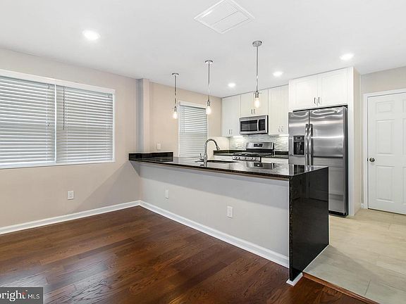 2nd image of 2308 Houston St