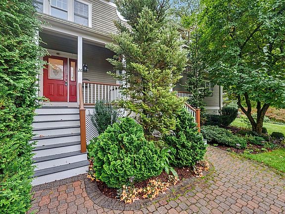 3rd image of 26 Princeton St Unit 26