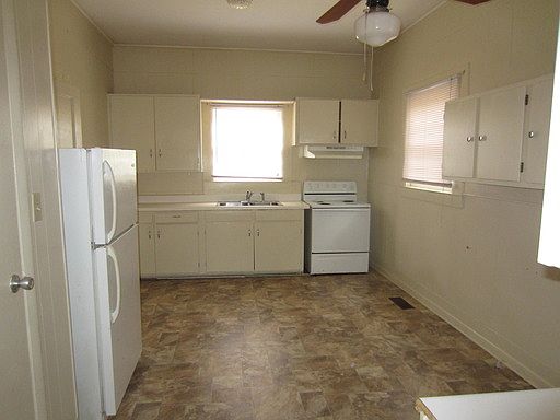 4th image of 108 E Moore St