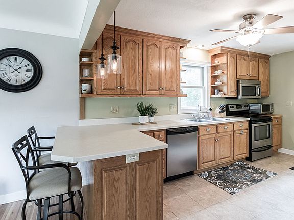 5th image of 848 Sandhurst Dr W