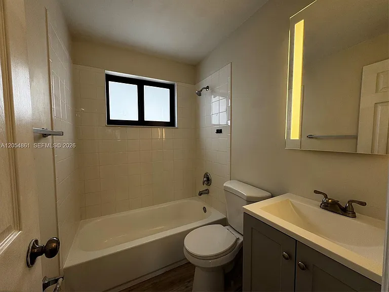 1345 W 28th St #19 — Photo 14