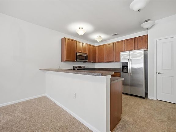 5th image of 2424 Chancery Ln APT 303