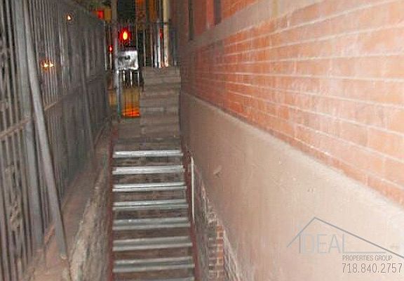 5th image of 682 Union St #0A