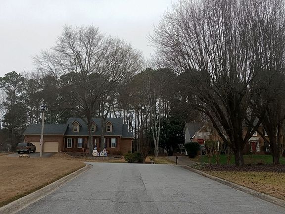 4th image of 333 Lombard Dr